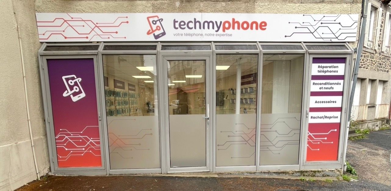 Devanture réelle de la boutique Techmyphone, au 5 rue de la Violette à Laguiole